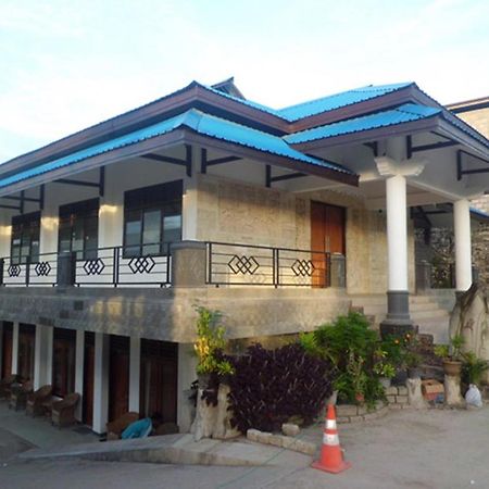 Hotel Sinar Tambolaka Waingapu エクステリア 写真